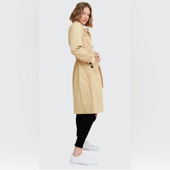 Belle & Bloom Jackets & Blazers - Belle & Bloom
Carlisle Button Front Trench Coat - Camel L
